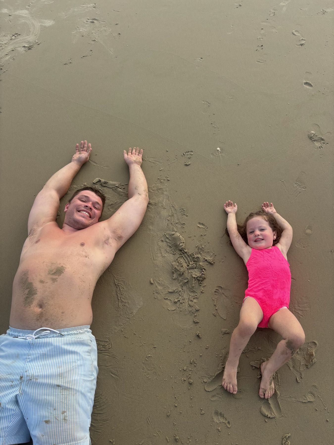 Matching sand angels